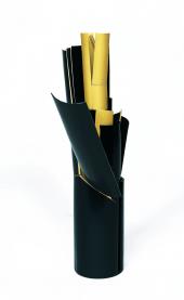 Sakuhin (mutô), 2006, Bambus, Lack, Gold , H. 49 cm, B. 24 cm