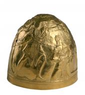 Helm, 400 v. Chr. (Skythen), Höhe 182 mm, Durch-messer 165 mm, Gold © Landesmuseum Hannover