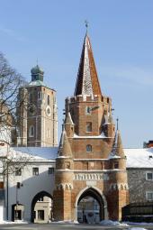 Das Kreuztor, 1385 erbaut, ist das Wahrzeichen der Stadt Ingolstadt. 