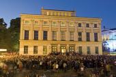 Foto: Hallumination am Löwengebäude der Martin-Luther-Universität
