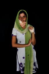 Makima, 22 Jahre alt, Murshidabad, Indien  © Ann-Christine Woehrl /Echo Photo Agency  Ein Nachbar wollte Makima heiraten. Sie lehnte den Antrag ab. Als Makima nachts schlief, kam die Mutter des Nachbarn und schüttete ihr Säure ins Gesicht. 