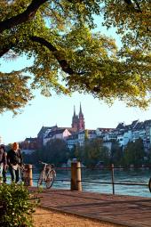 Flanieren am Rhein in Basel © Basel Tourismus