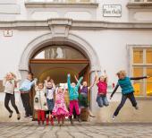 Kinder vorm Mozarthaus