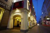 Foto: Theater Front Abend