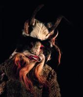Kuker-Kostüm, Pernik, Bulgarien, ca. 1980–1990, Fell, Horn, Messing, Leder, Tierhaare © Musée international du carnaval et du masque, Binche