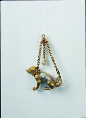 Goldener Jagdhund, Anhänger, um1560, Foto Günther Meyer