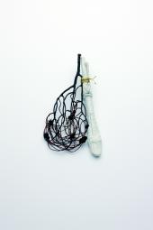 Iris Bodemer, 2008, Brosche „Ingredienzen” Fächerkoralle, Pinsel, Wandfarbe, Gold, Baumwolle, Foto Julian Kirschler