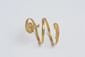 Armreif mit Darstellung  eines Zerberus, Gold,  griechisch, 4. Jhdt. v. Chr.  © Schmuckmuseum Pforzheim, Foto: Petra Jaschke