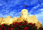 Das Sultanat Oman ist ein Land mit einer Fülle von Naturschönheiten, einer faszinierenden Kultur und einer atemberaubenden Lands