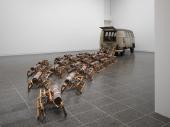 Joseph Beuys, The Pack (das Rudel), 1969, VW-Bus, 24 Schlitten mit Wachs/Fett, Baumwollband, Filz, -Abbindegurten und Stablampe 