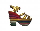 Von dem ältesten Schuhwerk des Menschen über römische Sandalen bis hin zu Stiefeletten von Marlene Dietrich und den Fußballschuh