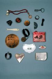 Foto: Glücksbringer von Findelkindern, The Foundling Museum London