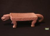 Metate, Handmühle aus Lavagestein in Form eines Jaguars, um 1000–1550