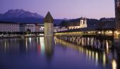 Die berühmte Kappelbrücke bei Nacht