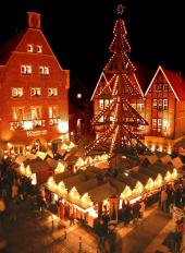 Im gemütlichen Weihnachtsdorf rund um das Denkmal des münsterschen Kiepenkerls verbinden sich an urigen Ständen Genuss und Tradi