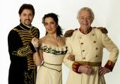 Tiberius Simu (Zarewitsch), Alexandra Reinprecht (Sonja) und Intendant Prof. Harald Serafin (Großfürst)