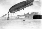 Bild:  Luftschiff Italia am Ankermast auf Spitzbergen 
