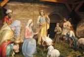 Vor der historischen Kulisse des 1000-jährigen Martinsdoms erstrahlt der Mainzer Weihnachtsmarkt auf dem Marktplatz mit über hun