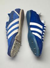 Sprintschuhe der beiden Konkurrentinnen der 4-mal-100-Meter-Staffel der Frauen von 1972: Renate Stecher (links) und Heide Rosend