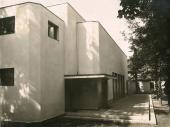Bauatelier Walter Gropius, Stadttheater Jena, 1921–1922, Eingangsseite von Nordost, Foto: Eckner, Stadtmuseum Jena