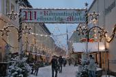In vielen weiteren Straßen und Gassen und insbesondere in der Fußgängerzone und auf dem Marktplatz sind weitere Lichterketten, d