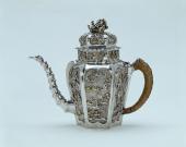 Teekanne, China, um 1680, Silber, vergoldetes Silber, Schilfrohr (Henkel) © The 