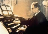 Albert Schweitzer an der Orgel