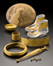 Hochdorf-Goldschmuck: Rindenhut, Goldschale und Goldornat des „Fürsten“ von Hochdorf  (um 530 v. Chr.) 