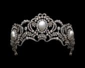 Diadem, Gold, Silber, Diamant, Naturperlen, Juweliere A.E. Köchert, Wien, 1913, Qatar Museums Authority Aus dem Besitz von Erzherzogin Marie Valerie von Österreich, Tochter von Kaiser Franz Joseph I und »Sissi«.