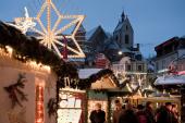 Mitten in der Innenstadt befindet sich der idyllische Weihnachtsmarkt. 