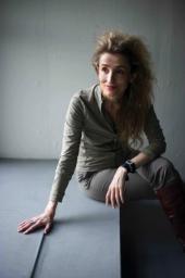HugCharlotte3_c_AlbertoVenzago