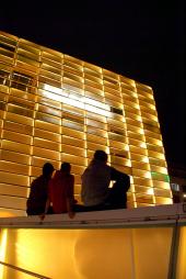 Jugendliche beim Ars Electronica Center