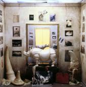 Foto Charles Matton: Studio einer Rhinoskulptur II, 2003, Charles Matton. Boxen, Zeichnungen, Fotografien und Filme