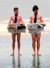 Foto: Theater Drachengasse, VIELE GUTE DINGE KOMMEN AUS REYKJAVIK! mit Florian Hackspiel und Wolfgang Oliver