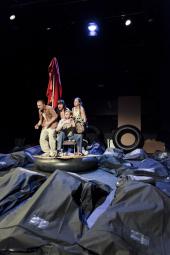 BOAT PEOPLE Im Rahmen des internationalen Theaterprojekts EMERGENCY ENTRANCE