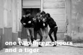 Foto ONE TWO THREE CHEERS AND A TIGER