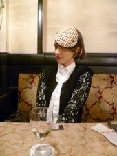 Verena Dengler, Porträt der Künstlerin, Café Tirolerhof, 2010