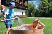 Familienzeit: Waschen und Baden