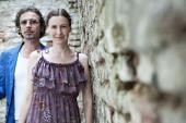 Foto: Papermoon am Baum