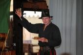 Gaukler beim Ritteressen