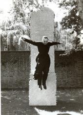 Benjamin Katz, Pater Friedhelm Mennekes, Köln, 1988, Museum Kunstpalast, Düsseldorf, Archiv künstlerischer Fotografie der rheinischen Kunstszene (AFORK)