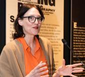 Kunst Haus Wien. Museum Hundertwasser - Kuratorinnenführung mit Esther Ruelfs