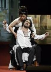 v.l.: Anna Kim (Olympia/ Antonia/ Stella), Daniel Magdal (Hoffmann)