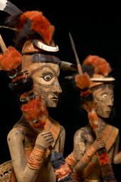 Naga – Schmuck und Asche