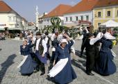 Volkstanzgruppe auf dem Ostermarkt