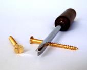 »Unscrew driver« Objekt Schraubenzieher, Stahl, Kunststoff, Schrauben aus Gold Rory Hooper 2008