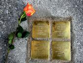 STOLPERSTEINE - Geführte Stadttour mit einem kostümierten Guide