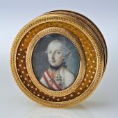 Schnupftabakdose mit einem Porträt Kaiser Josephs II.  Österreich um 1780, Horn, Goldpiqué, Aquarell auf Papier, D: 6,1 cm, Auss