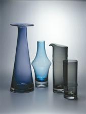 Vasen und Kanne, Entwurf Hans Theo Baumann für Gralglashütte GmbH, Dürnau, 1958. Glasmuseum Hentrich. Foto: Horst Kolberg, Düsseldorf. 