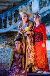 Viel Lärm um Nichts - Doris Hindinger (Hero), Cornelia Köndgen (Leonata), Karin Lischka (Beatrice)